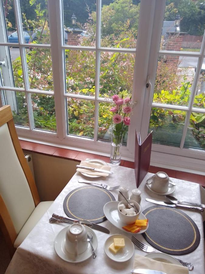 The Aldwick Hotel Bognor Regis Bagian luar foto